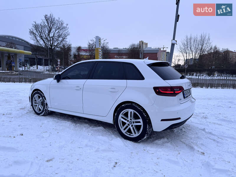 Хэтчбек Audi A3 2016 в Киеве
