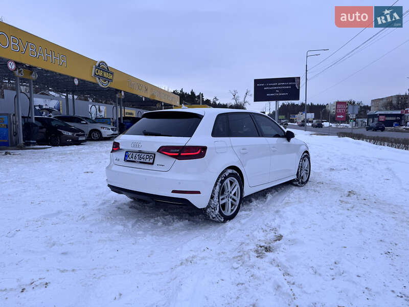 Хэтчбек Audi A3 2016 в Киеве