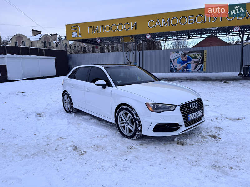 Хэтчбек Audi A3 2016 в Киеве