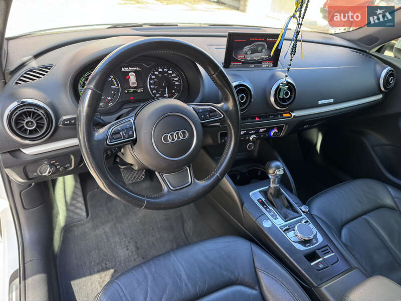 Хэтчбек Audi A3 2016 в Киеве