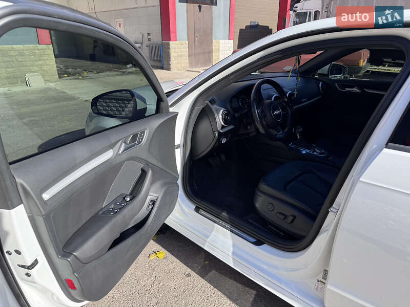 Хэтчбек Audi A3 2016 в Киеве