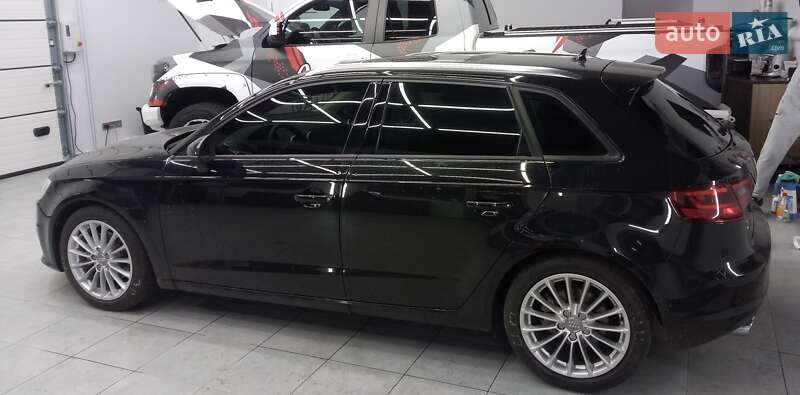 Хэтчбек Audi A3 2016 в Киеве