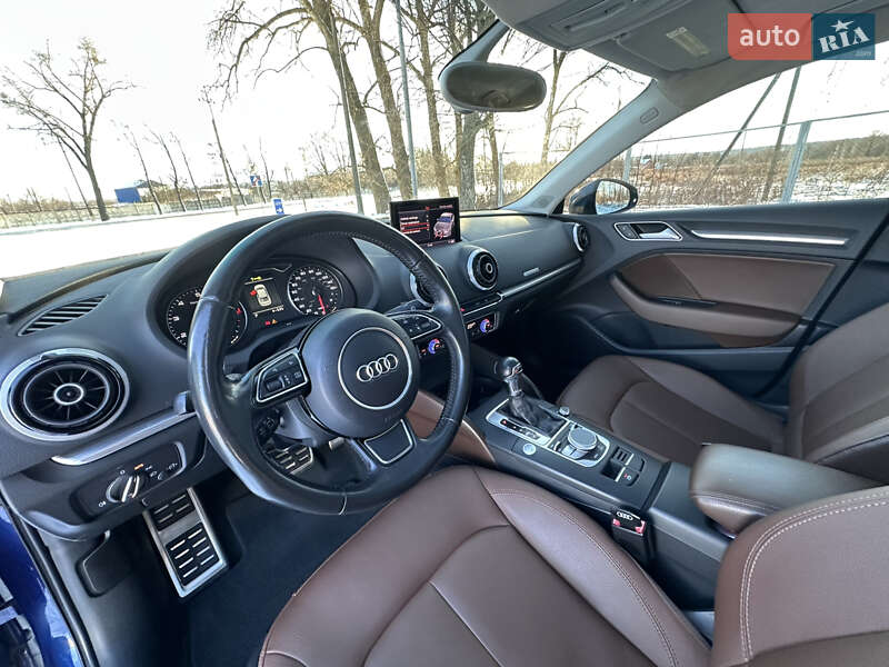 Седан Audi A3 2014 в Ромнах