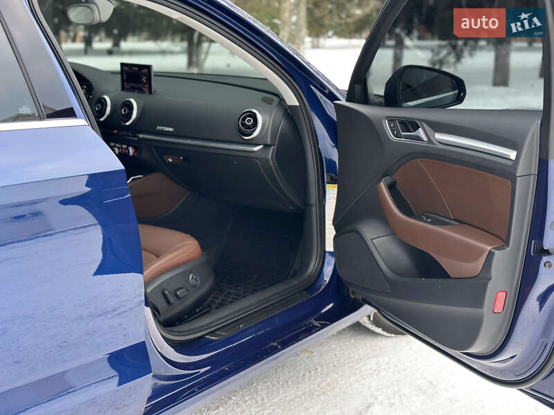 Седан Audi A3 2014 в Ромнах