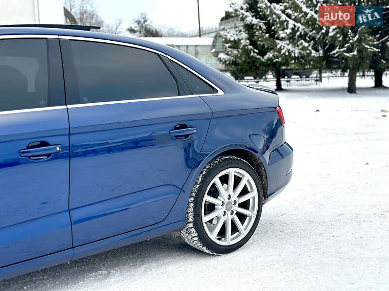 Седан Audi A3 2014 в Ромнах