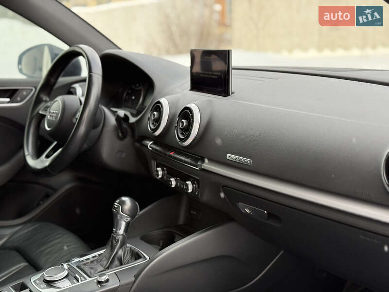 Седан Audi A3 2017 в Староконстантинове