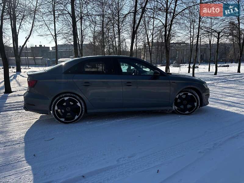 Седан Audi A3 2016 в Запорожье