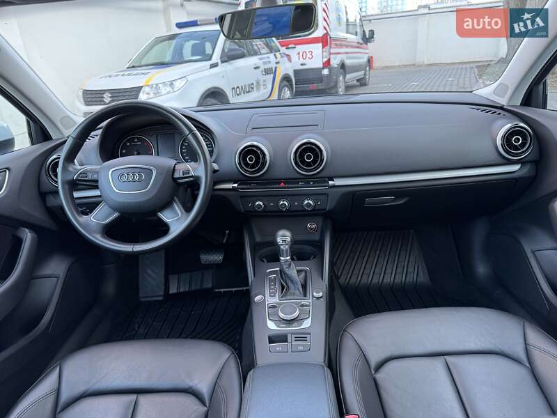 Седан Audi A3 2016 в Одессе
