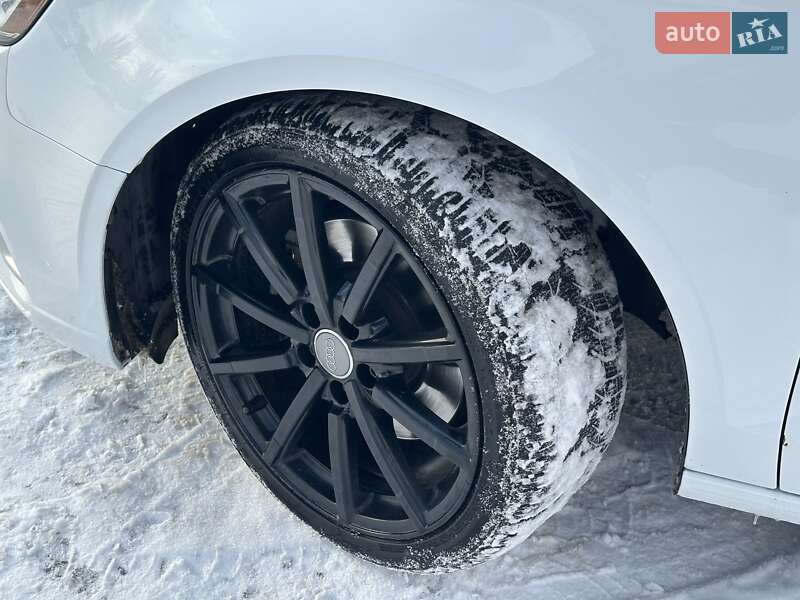 Седан Audi A3 2016 в Киеве