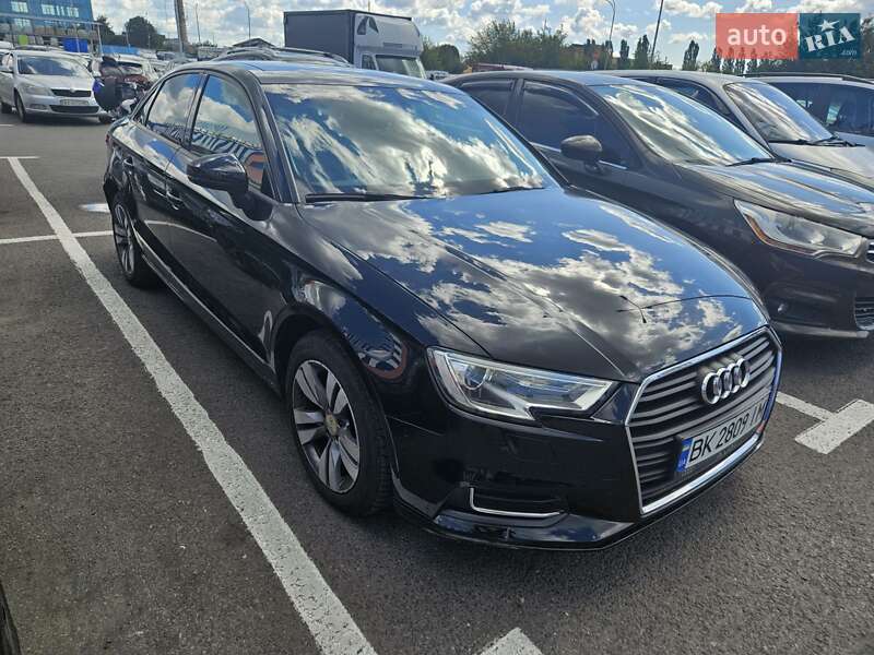 Седан Audi A3 2014 в Ровно