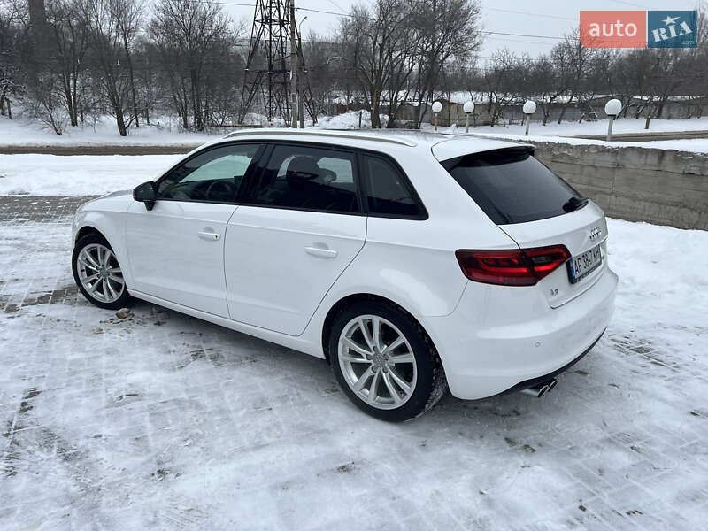 Хэтчбек Audi A3 2016 в Запорожье
