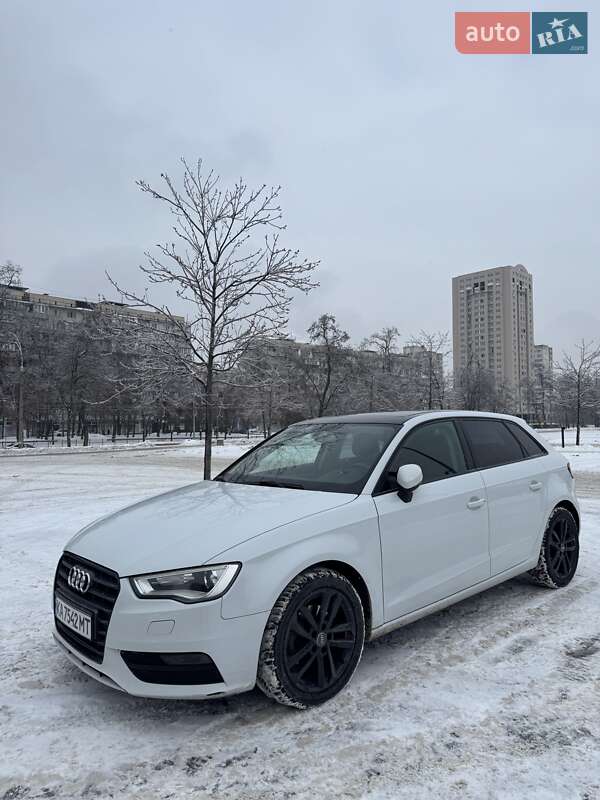 Хэтчбек Audi A3 2015 в Киеве