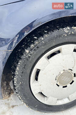 Хэтчбек Audi A3 2004 в Сходнице