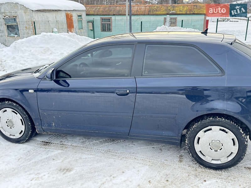 Хэтчбек Audi A3 2004 в Сходнице