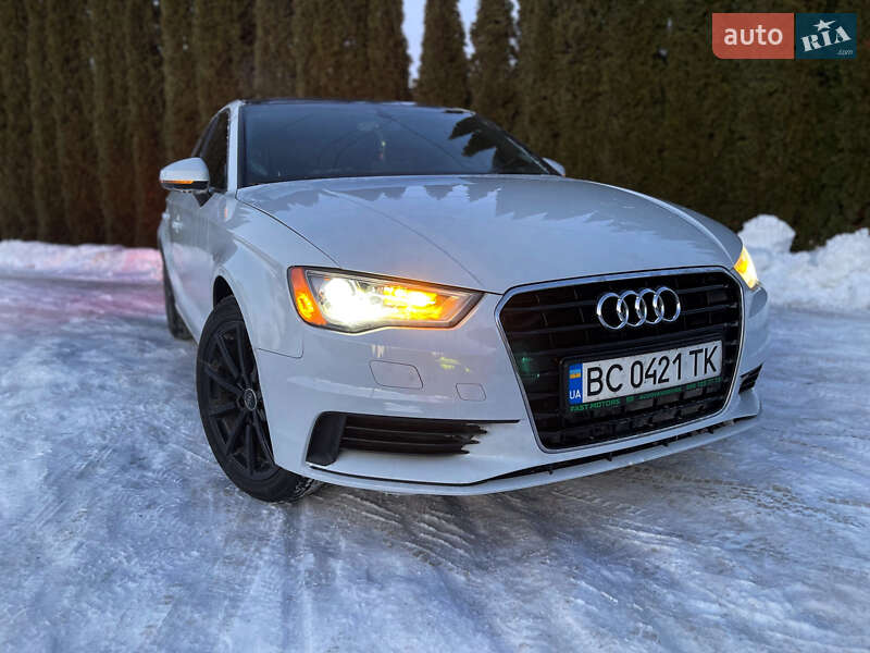 Седан Audi A3 2015 в Самборі