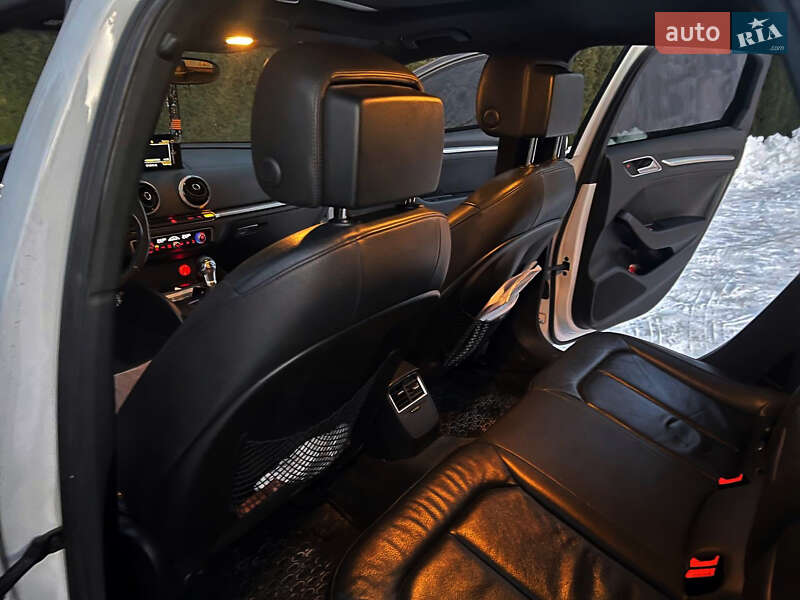 Седан Audi A3 2015 в Самборі