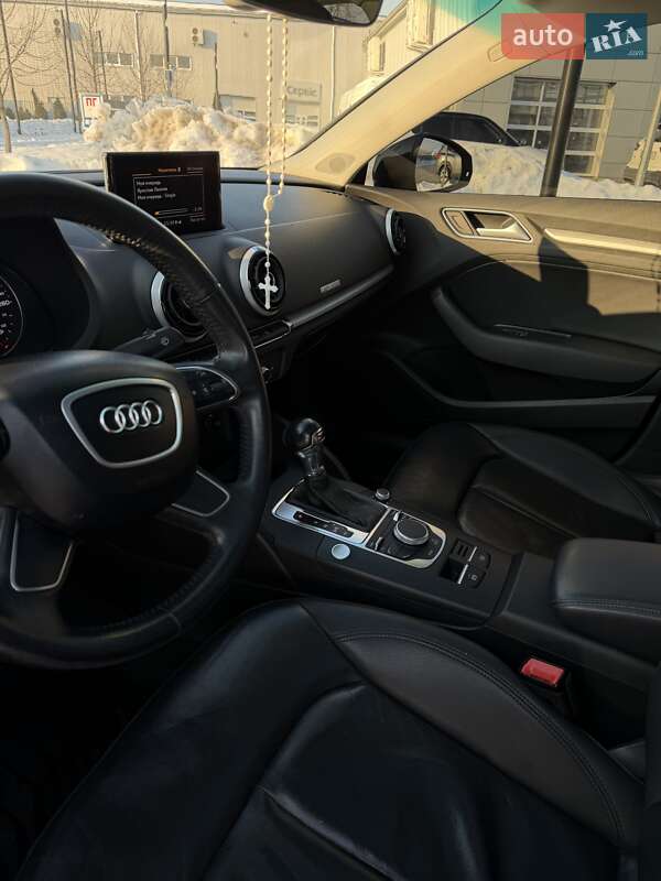 Седан Audi A3 2016 в Мукачевому