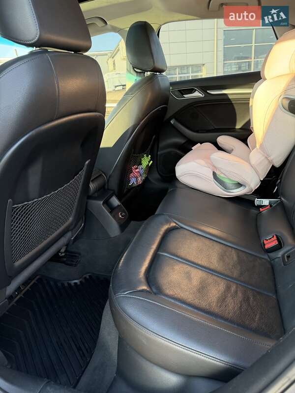 Седан Audi A3 2016 в Мукачевому