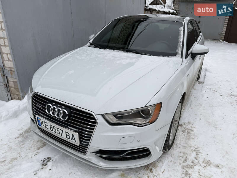Хетчбек Audi A3 2016 в Дніпрі фото Хетчбек Audi A3 2016 в Дніпрі