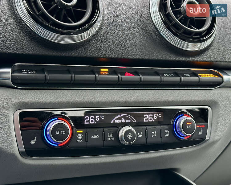 Седан Audi A3 2015 в Киеве