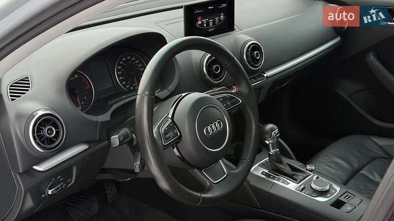 Седан Audi A3 2015 в Луцьку