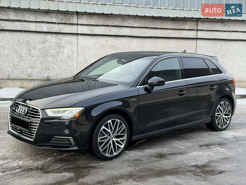Хэтчбек Audi A3 2018 в Киеве