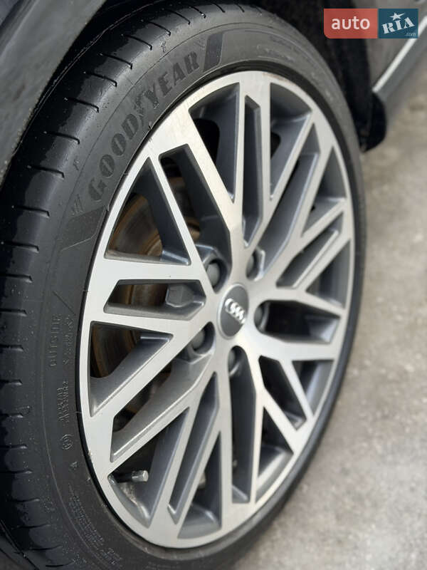 Хэтчбек Audi A3 2018 в Киеве