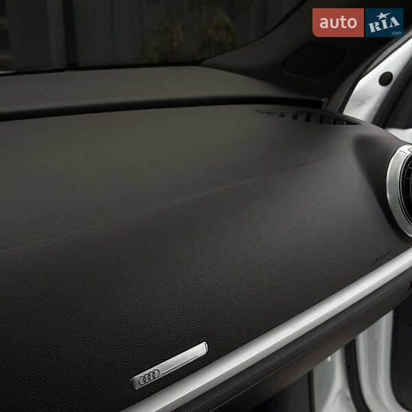 Седан Audi A3 2016 в Днепре