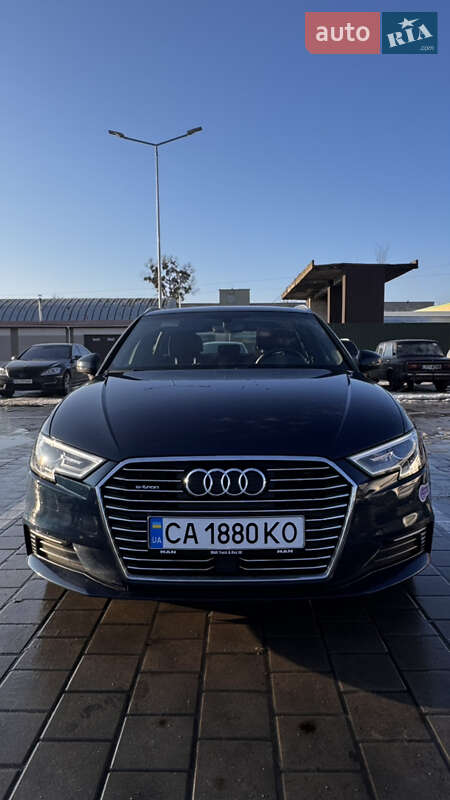 Хэтчбек Audi A3 2018 в Черкассах