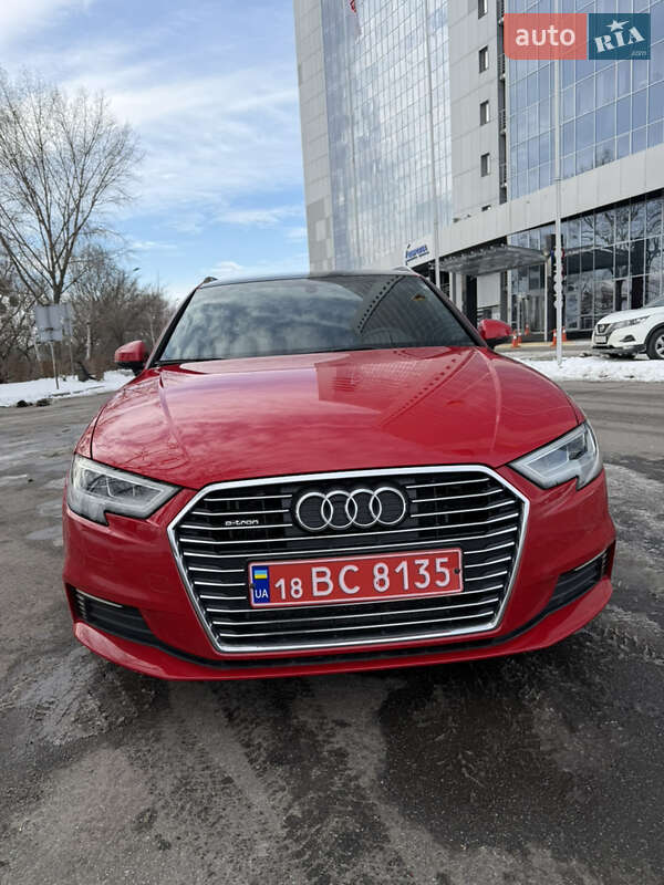 Хэтчбек Audi A3 2018 в Киеве