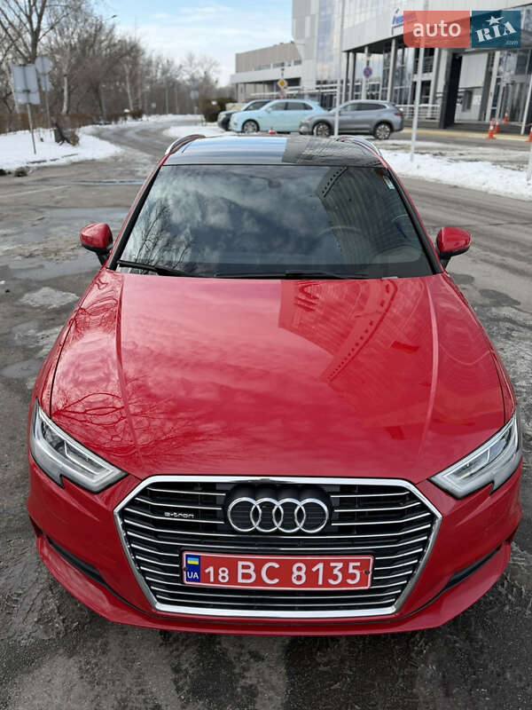 Хэтчбек Audi A3 2018 в Киеве