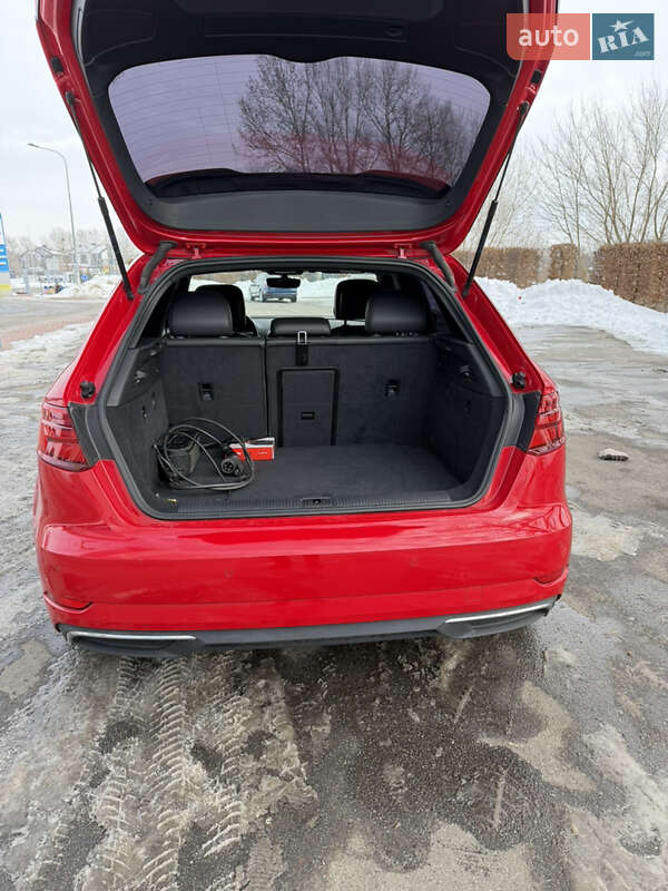 Хэтчбек Audi A3 2018 в Киеве
