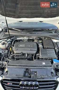 Седан Audi A3 2015 в Жовкве