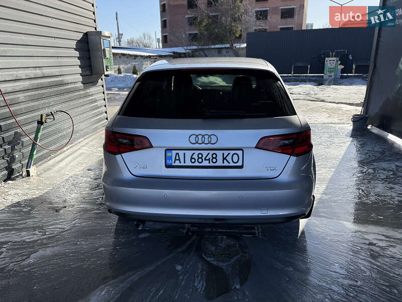 Хэтчбек Audi A3 2015 в Киеве