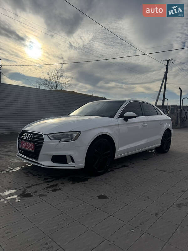 Седан Audi A3 2019 в Владимире