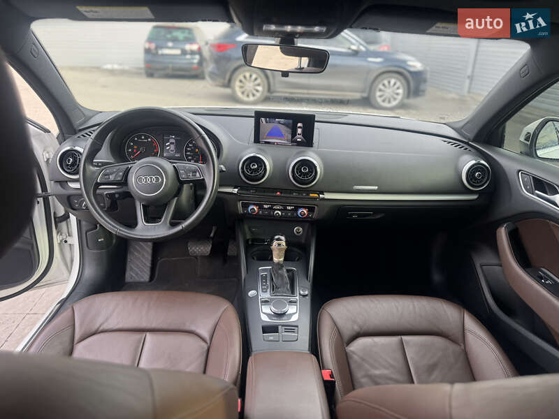 Седан Audi A3 2019 в Владимире