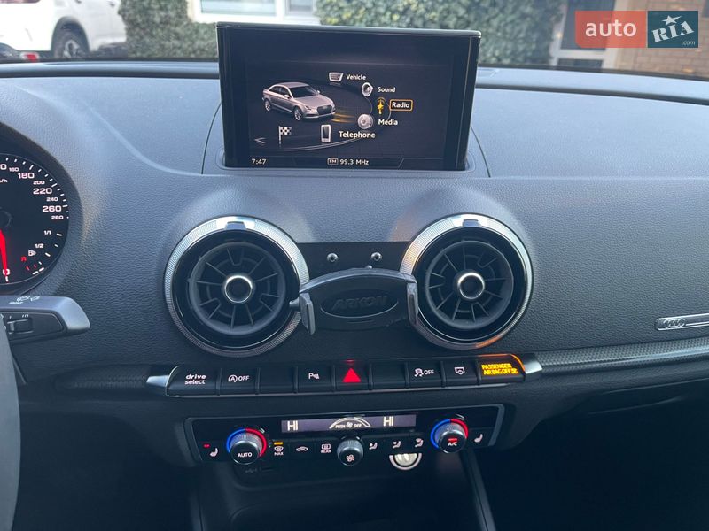 Седан Audi A3 2018 в Гнівані