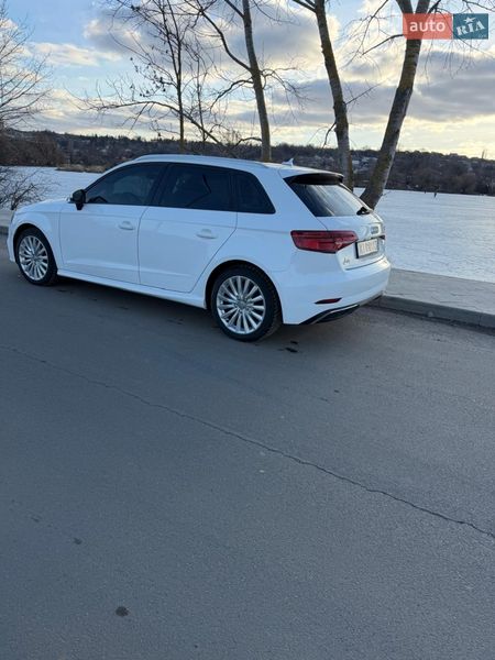 Хетчбек Audi A3 2016 в Василькові