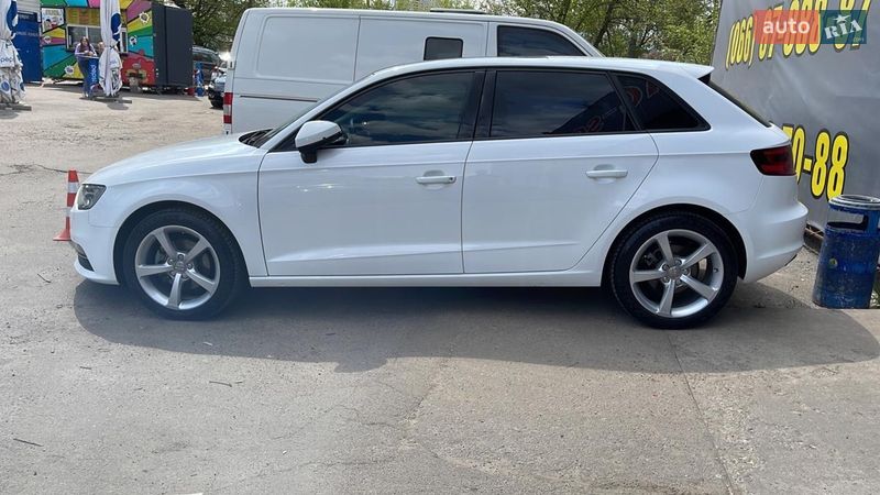 Хэтчбек Audi A3 2015 в Киеве