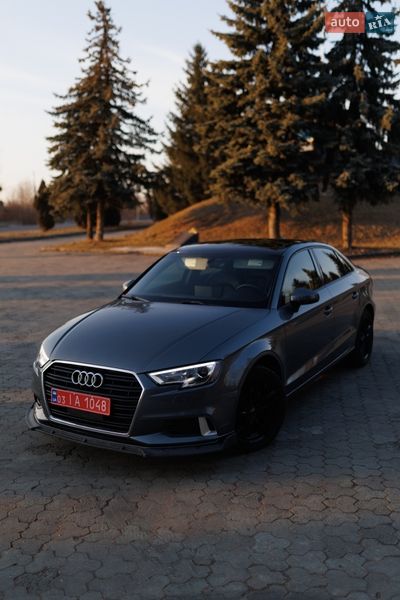Седан Audi A3 2018 в Дубні