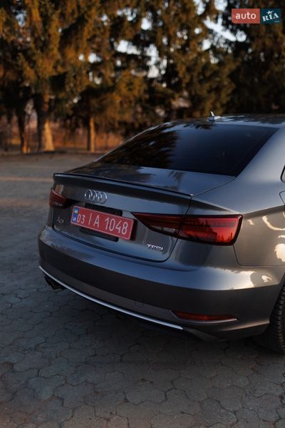 Седан Audi A3 2018 в Дубні