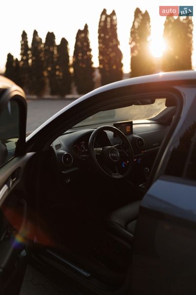 Седан Audi A3 2018 в Дубні