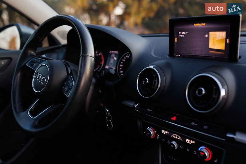 Седан Audi A3 2018 в Дубні