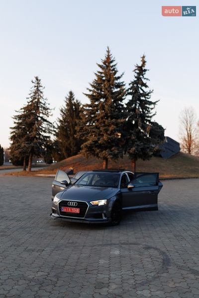 Седан Audi A3 2018 в Дубні