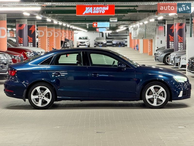 Седан Audi A3 2018 в Киеве