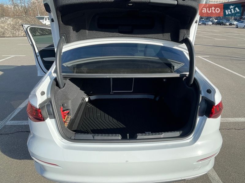 Седан Audi A3 2022 в Киеве