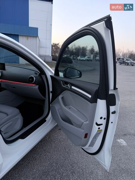 Седан Audi A3 2015 в Днепре
