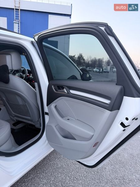 Седан Audi A3 2015 в Дніпрі