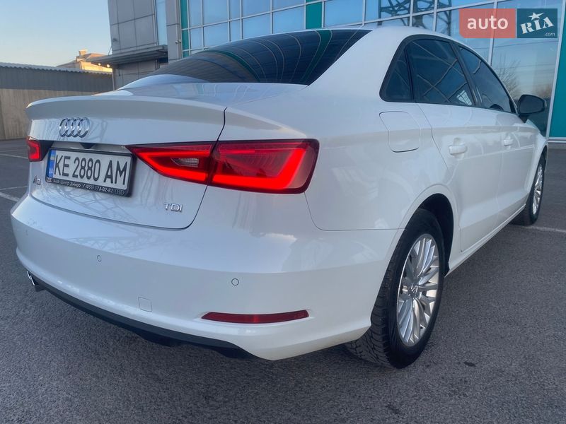 Седан Audi A3 2016 в Дніпрі