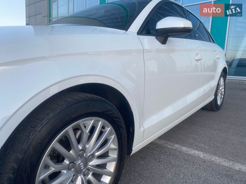 Седан Audi A3 2016 в Дніпрі